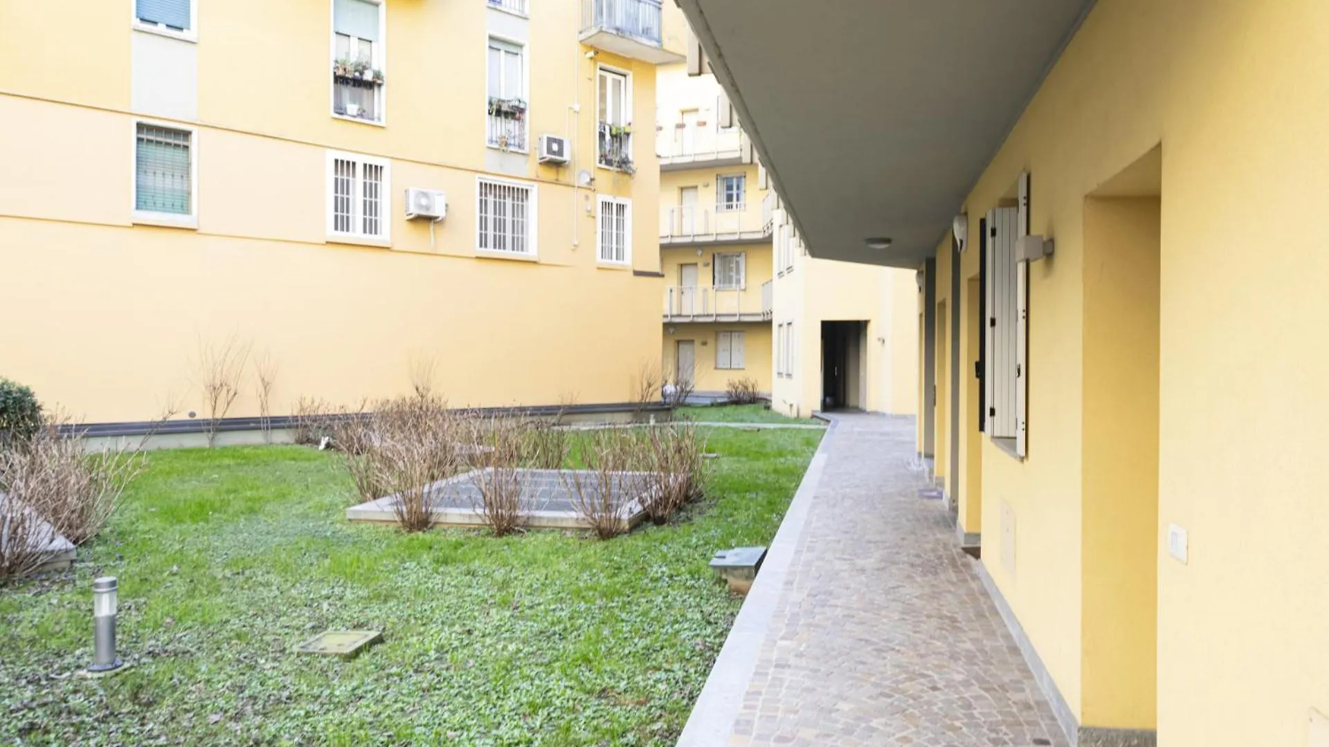 Easylife - Stile E Comfort Sui Navigli Apartment Milan 0*,